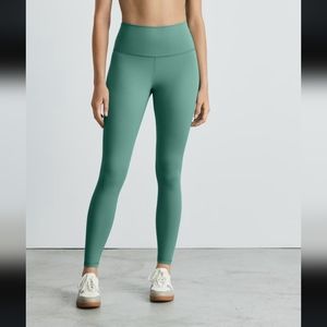 Everlane Perform Legging